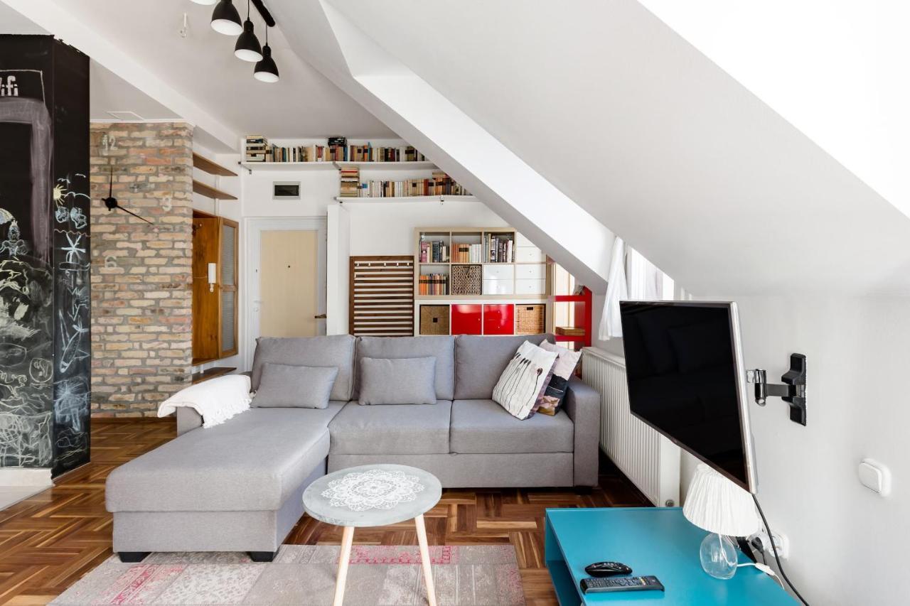 Relax Into Loft Living At A Light-Filled City Escape Budapest Bagian luar foto