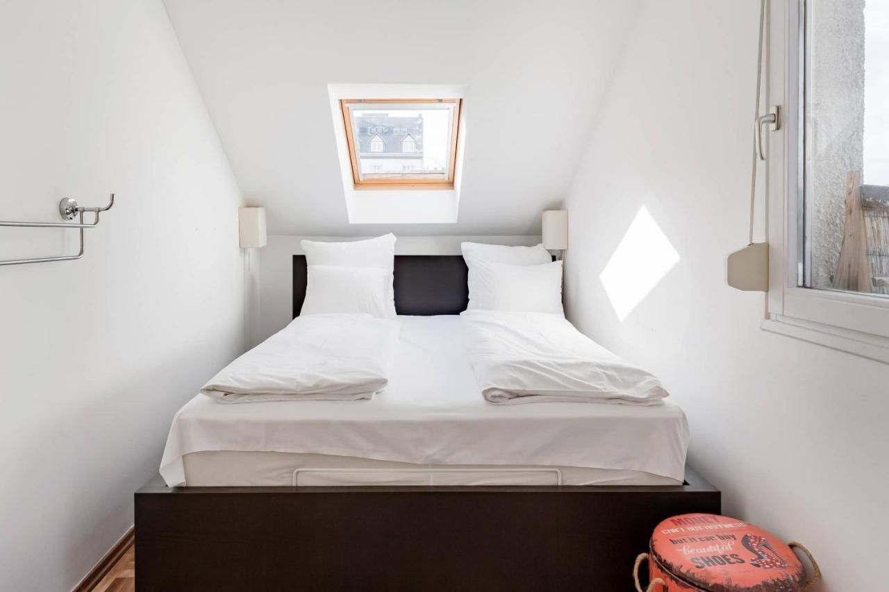 Relax Into Loft Living At A Light-Filled City Escape Budapest Bagian luar foto